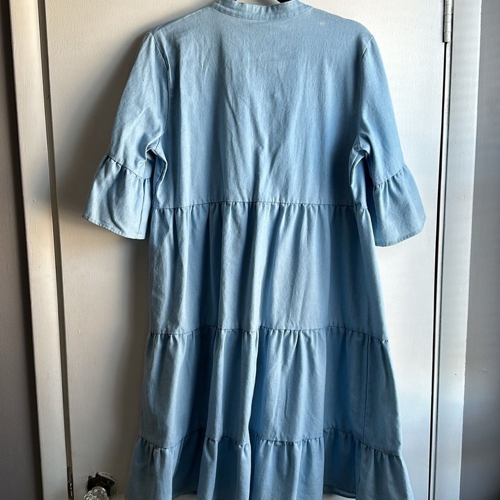 Woman’s light denim flowy dress - Picture 3 of 4